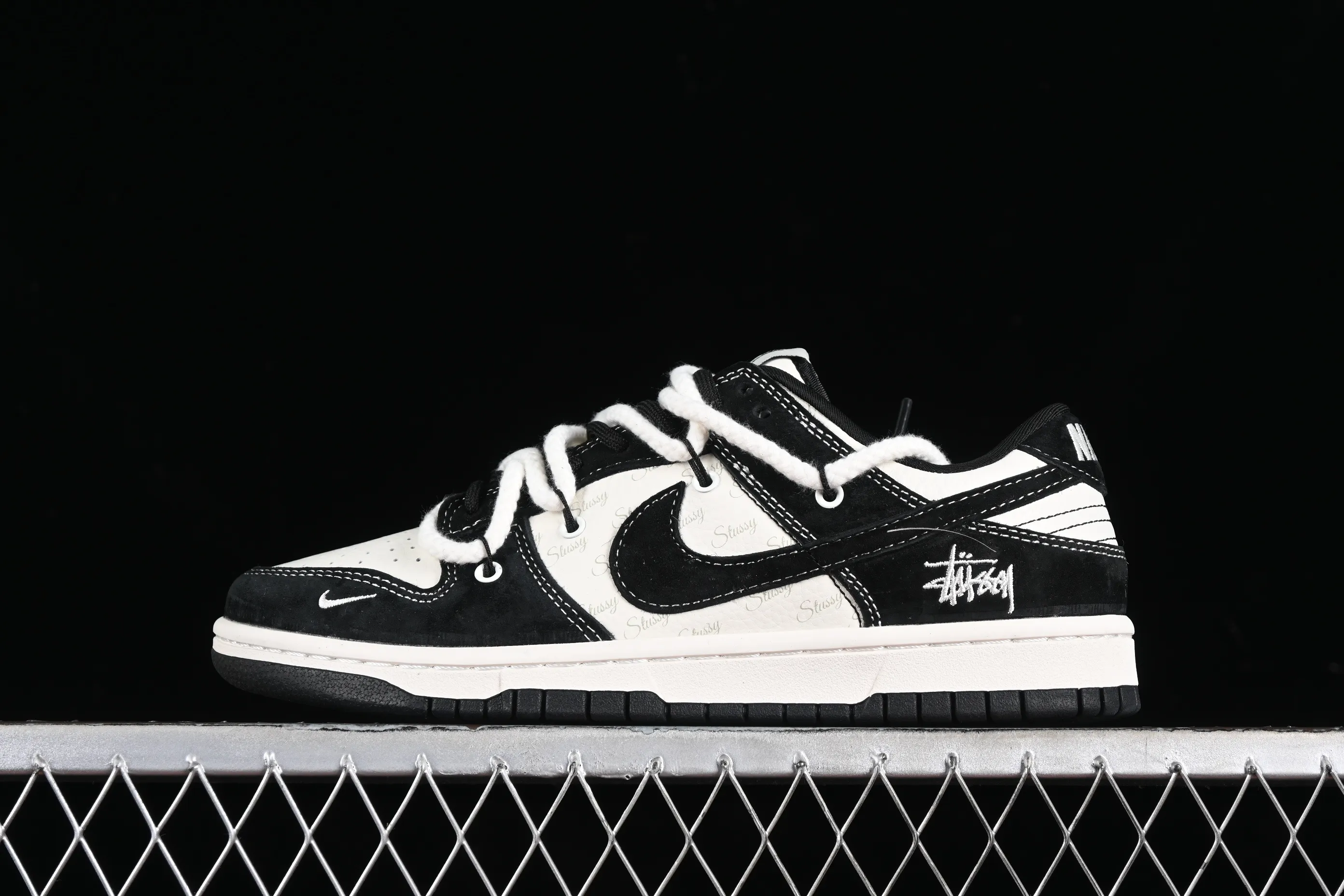 All categories Nk SB Dunk Series Nk SB Dunk Low High-end customized low-top sneakers Stussy x Nk Dunk Low Stussy-strap beige black hook SB low-top casual sneakers SJ2068-252